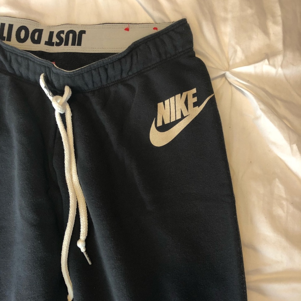 Nike joggers M